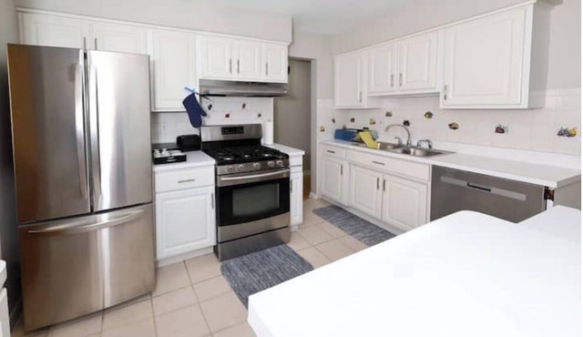 "Charming 3-Bedroom Homen