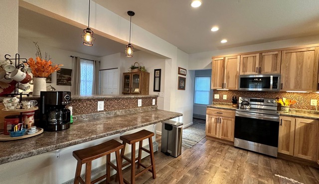 Charming 3-bedroom home in Ironwood with custom tiled showers. Dog-Friendly.