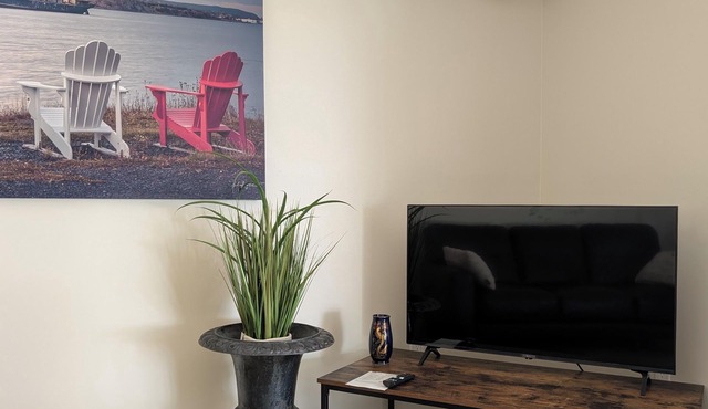 Charming 3-bedroom Home w/WiFi, AC in Adorable Hampton-Victoria by the Sea