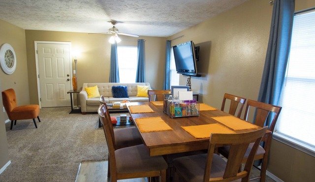 Charming 3-bedroom home just of the Ozark square!