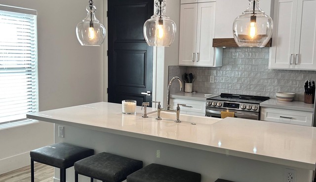 charming 3-bedroom home near sloan park/chicago cubs & light rail