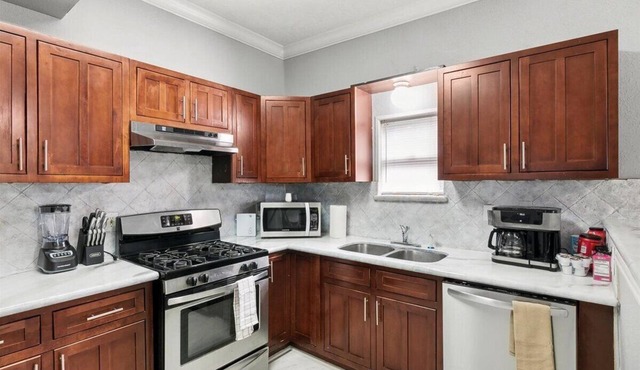 Charming 3-Bedroom Home in Groves