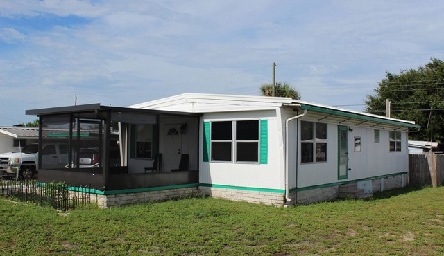 Charming 3-bedroom home with WiFi, AC in lovely Holiday