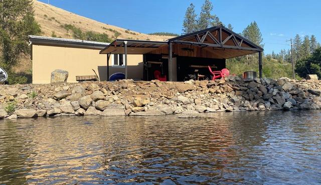 Charming 3-bedroom home with WiFi, AC in delightful Kooskia