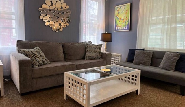 Charming 3 Bedroom Home: 6 Beds, Sleeps up to 12