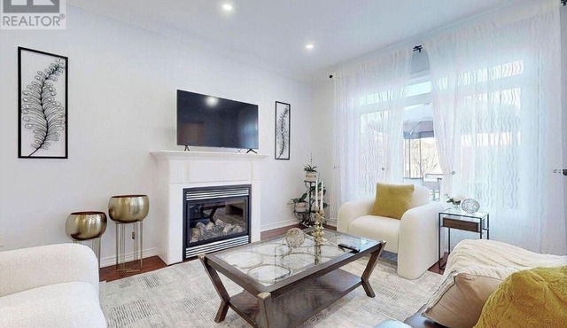 Charming 3-bedroom house in pleasant Innisfil with AC, WiFi.
