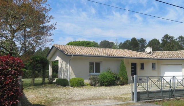 🏡 Charming 3-bedroom house in Le Porge - Comfort & tranquility