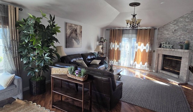 Charming 3-bedroom house in Antelope with cool AC breeze