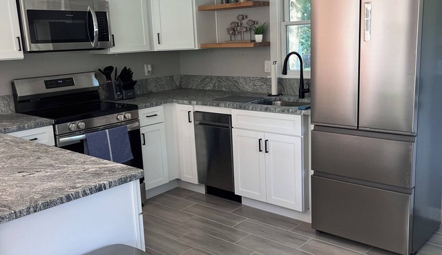 Charming 3-bedroom house with WiFi, AC in Brewster