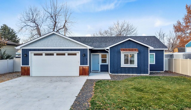 Charming 3-bedroom house in Caldwell with WiFi and AC.