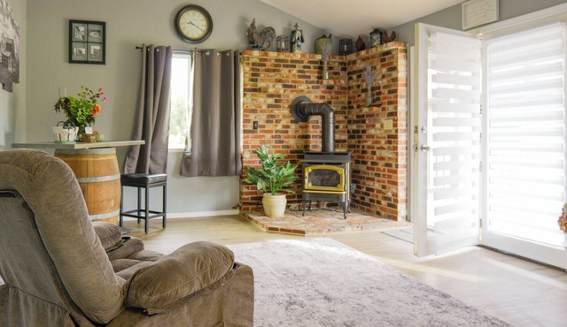 Charming 3-bedroom house in peaceful Chehalis, less than 1 mile from I-5.