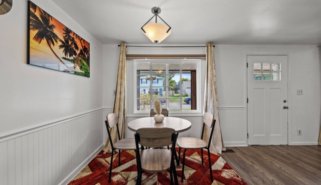 Charming 3-bedroom house with fitness room and AC in lovely Columbus. Cozy home