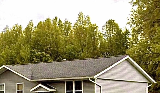 Charming 3-bedroom house close to the lake