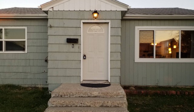 Charming 3-bedroom house with AC and WiFi in Cut Bank