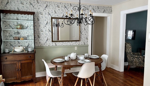 Charming 3-bedroom house with AC, WiFi and outdoor hot tub in peaceful Damascus