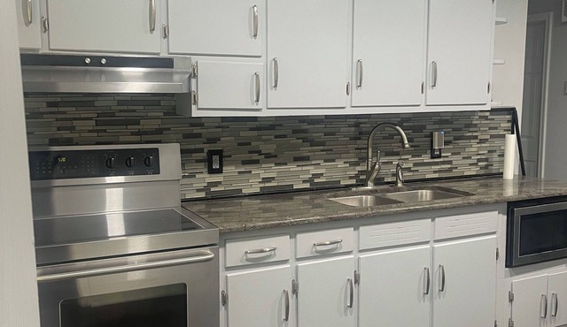 Charming 3-bedroom house in brilliant Danville with WiFi, AC