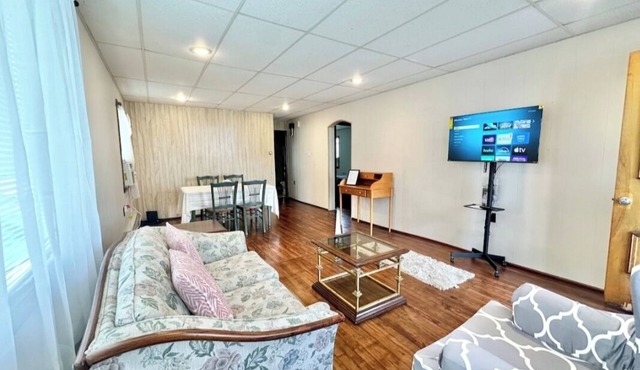 Charming 3-bedroom house in enchanting Danville with AC Close to Amazon Berwick