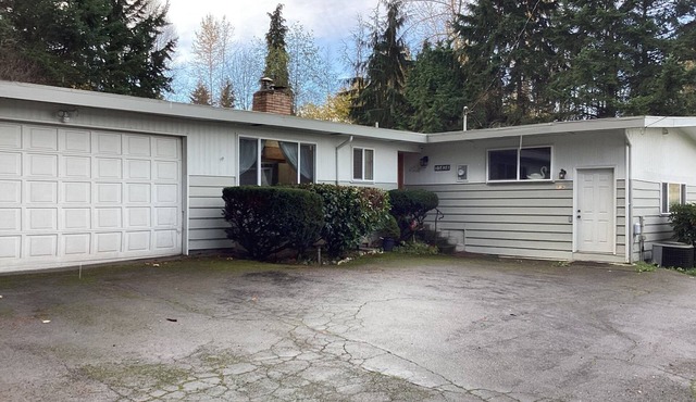 Charming 3-bedroom house with WiFi and AC in Edgewood