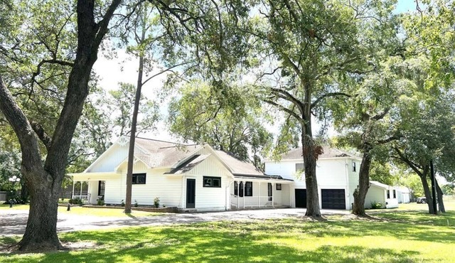 Charming 3-bedroom house in serene El Campo with AC