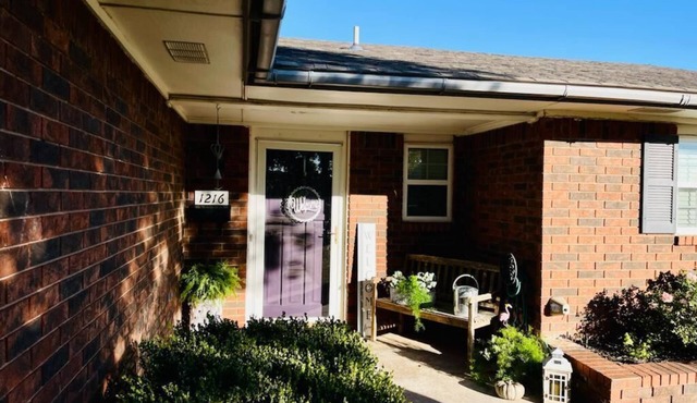 Charming 3-bedroom house with AC and WiFi in a quiet neighborhood.
