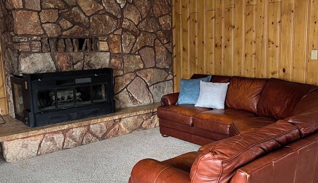 Charming 3-bedroom house with WiFi, AC in awesome Gardiner near Yellowstone.