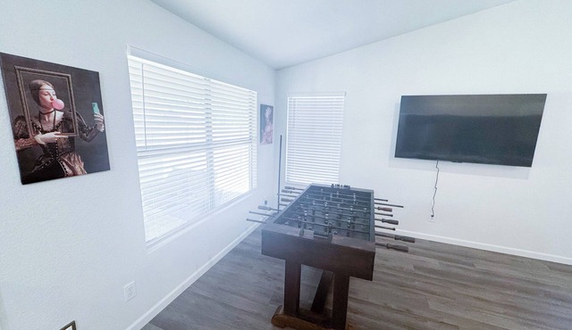 Charming 3-bedroom house upscale neighborhood with WiFi, AC in awesome Glendale