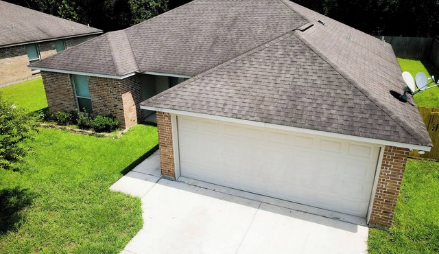 Charming 3-bedroom house with AC and WiFi in nice Gonzales