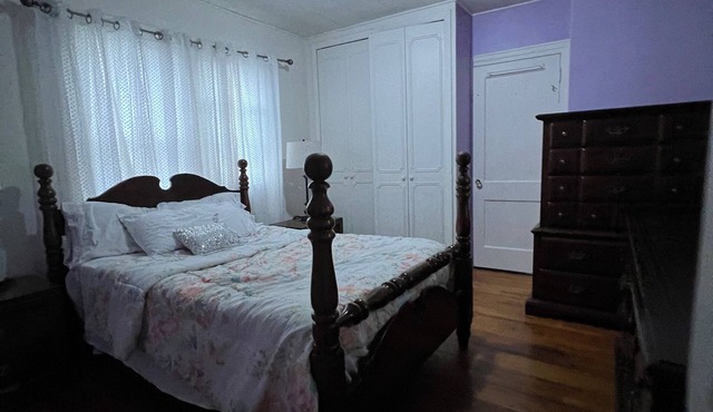 Charming 3-bedroom house with WiFi and AC in Hartford