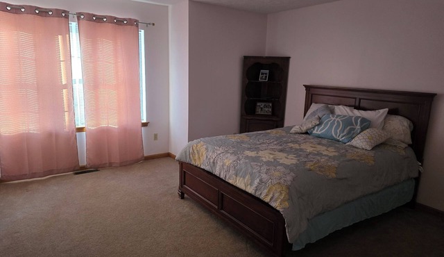 Charming 3-bedroom house MUST BE A LAND OWNER IN EAGLE ROCK RESORT