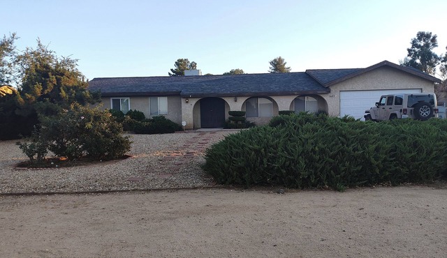 Charming 3-bedroom house with WiFi and AC in Hesperia