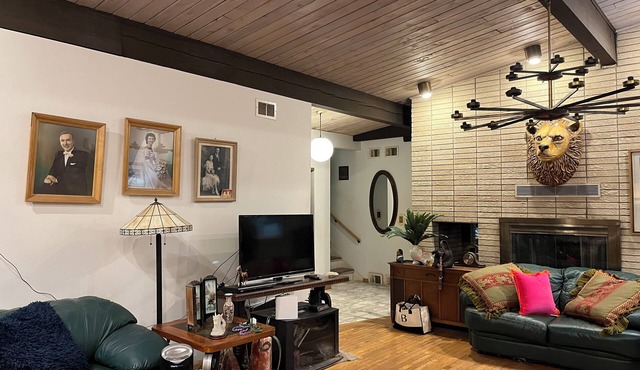 Charming 3-bedroom house in Pleasant Hinsdale with WiFi