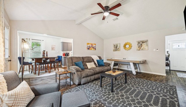 Charming 3-bedroom house with WiFi, AC in La Porte