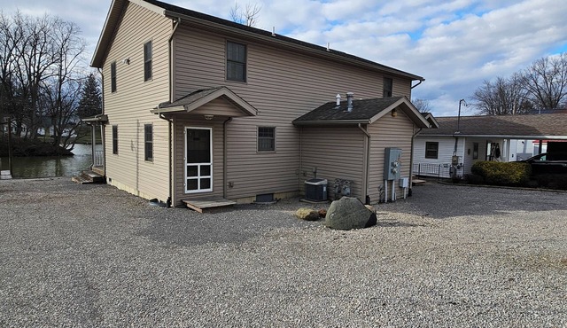 Charming 3-bedroom house in Pleasant Lakeview with AC, WiFi