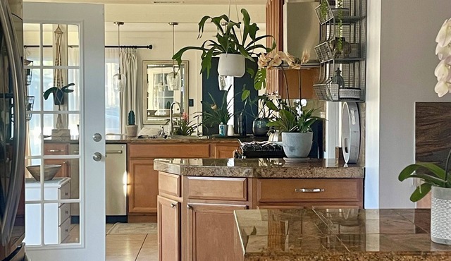 Charming 3-bedroom house in peaceful Lawndale with WiFi, AC