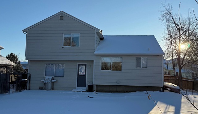 Charming 3-bedroom house in delightful Longmont with WiFi, AC