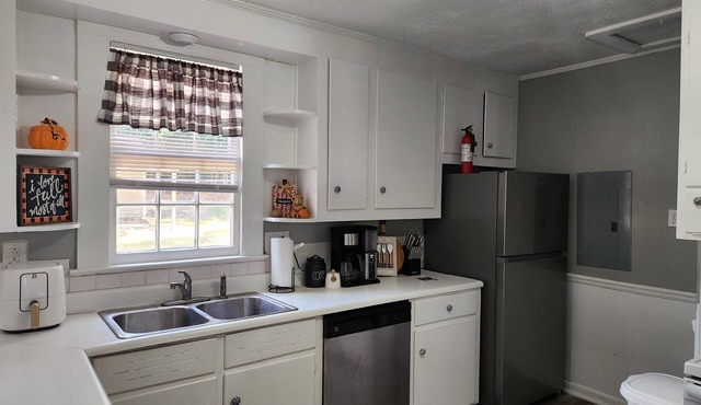 Charming 3-bedroom house in historic southwest Georgia!