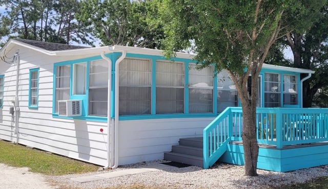 Charming 3-bedroom house Furnished with access to RV Park Use on IWC