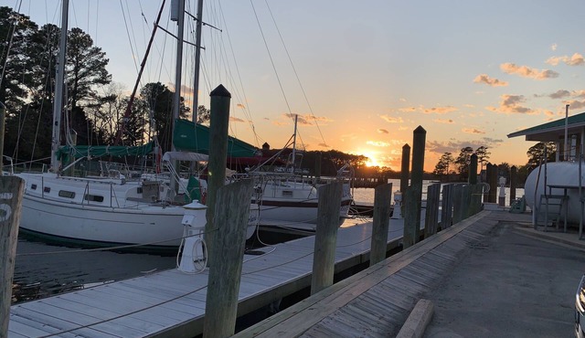 Charming 3-bedroom house with game room in Historic Onancock. Pet friendly