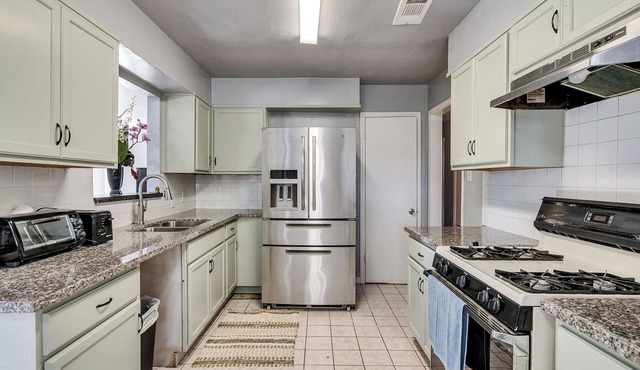 Charming 3-bedroom house in Central Pasadena close to everything!