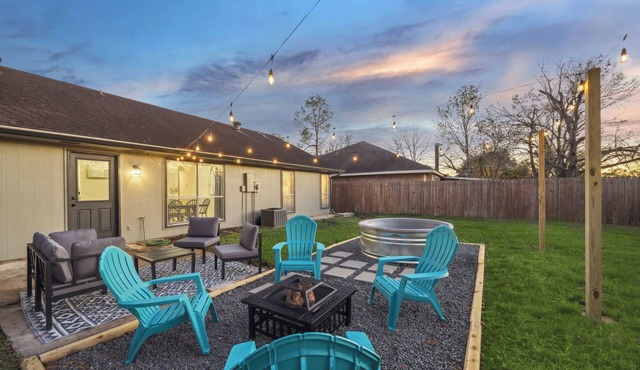 Charming 3-bedroom house in delightful Richmond with WiFi, AC and Cowboy Pool