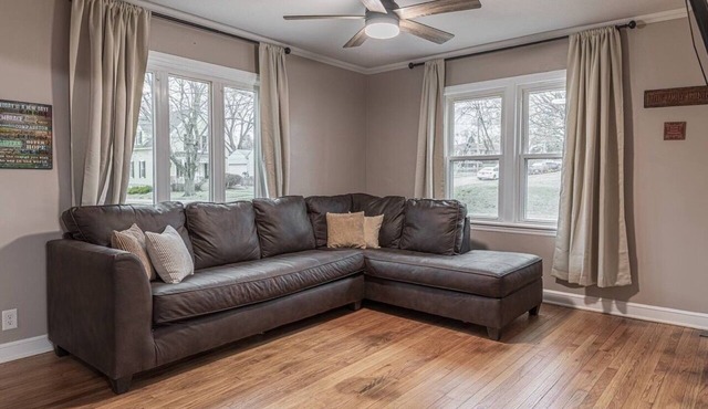 Charming 3-bedroom house with WiFi, AC in amazing Rockford