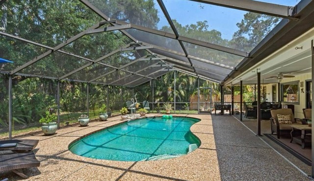 Charming 3-bedroom house in delightful Sarasota with WiFi, AC