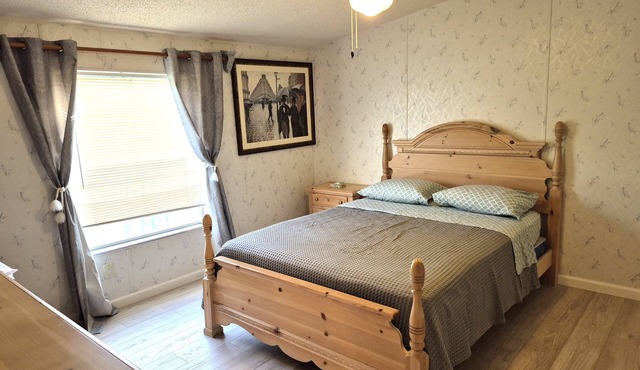Charming 3-bedroom house with WiFi, AC in wonderful St. Cloud