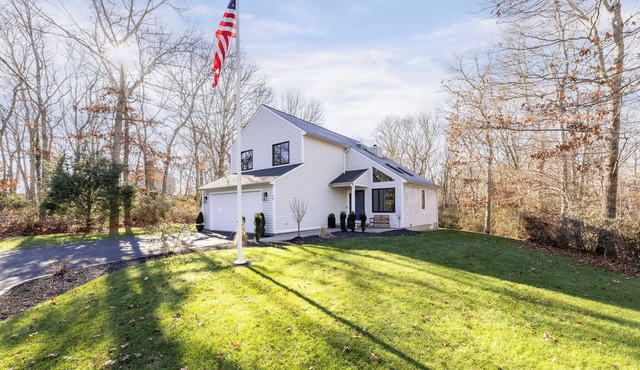 Charming 3-bedroom house with AC in peaceful Tiverton