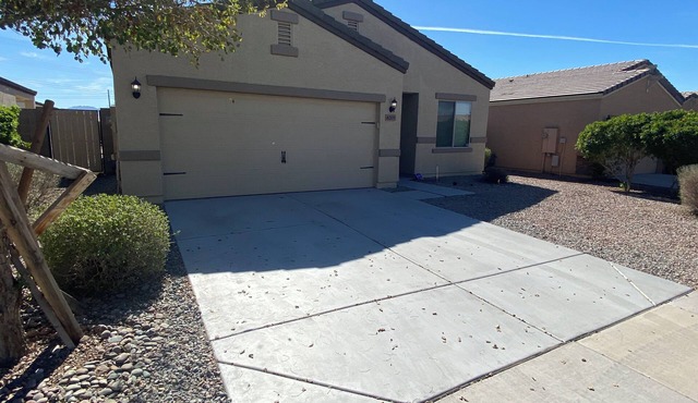 Charming 3-bedroom house with AC, WiFi in serene Tolleson