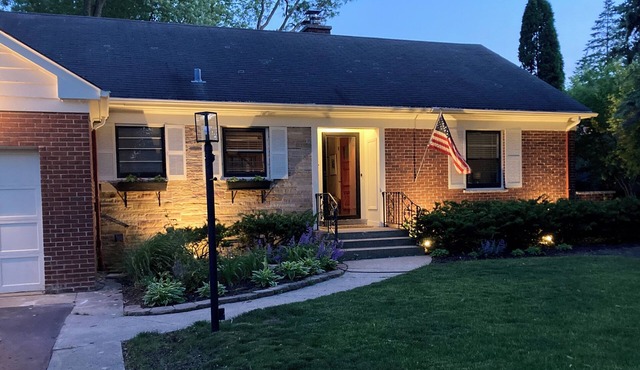 Charming 3-bedroom house with AC and WiFi in Wilmette