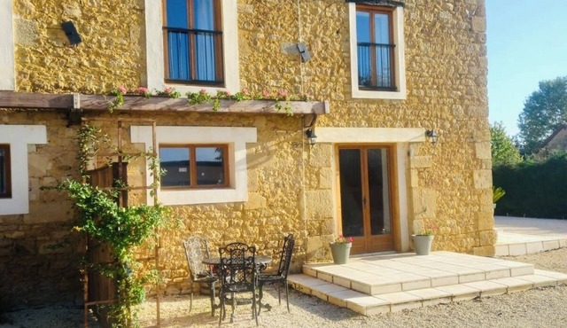 Charming 3-bedroom House with WiFi in NarthiacnLa Maison Galloise-Lavender