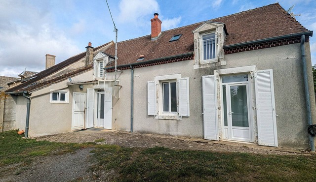 Charming 3-Bedroom House with Enclosed Garden, Near Vineyards, WiFi, and Parking