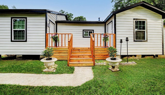 Charming 3-bedroom house with AC in Anahuac