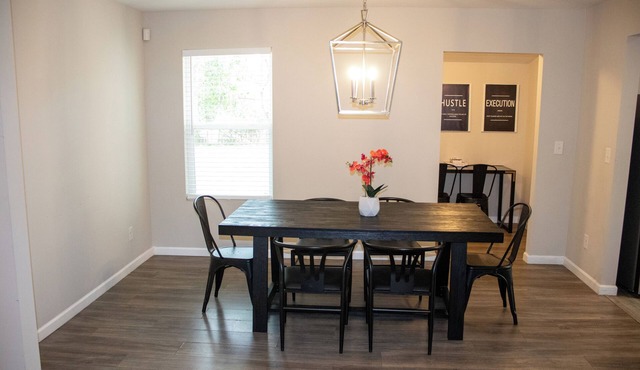 Charming 3-bedroom house in gorgeous Atlanta. Close to the airport